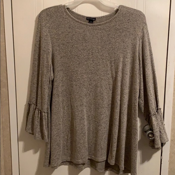 Bell sleeve top - Picture 2 of 4